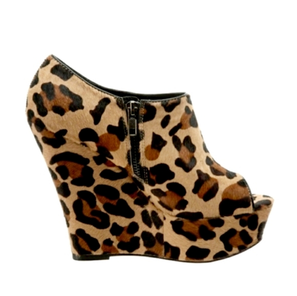 Steve Madden Wiicked L Wedge in Leopard - Picture 3 of 16